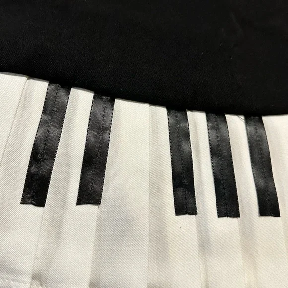 Kawaii Black and White Piano Mini Skirt - Picture 3 of 5